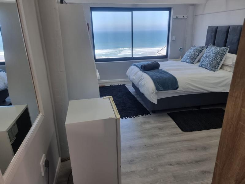 To Let 6 Bedroom Property for Rent in Outeniqua Strand Western Cape